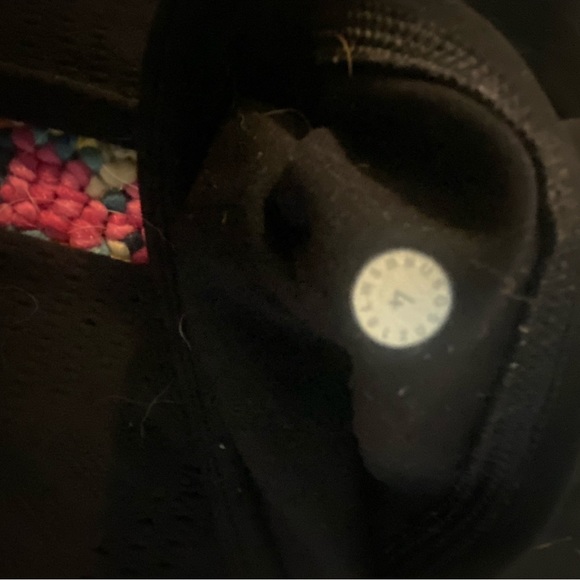 Black Lululemon Leggings with mesh cutouts - Picture 5 of 6